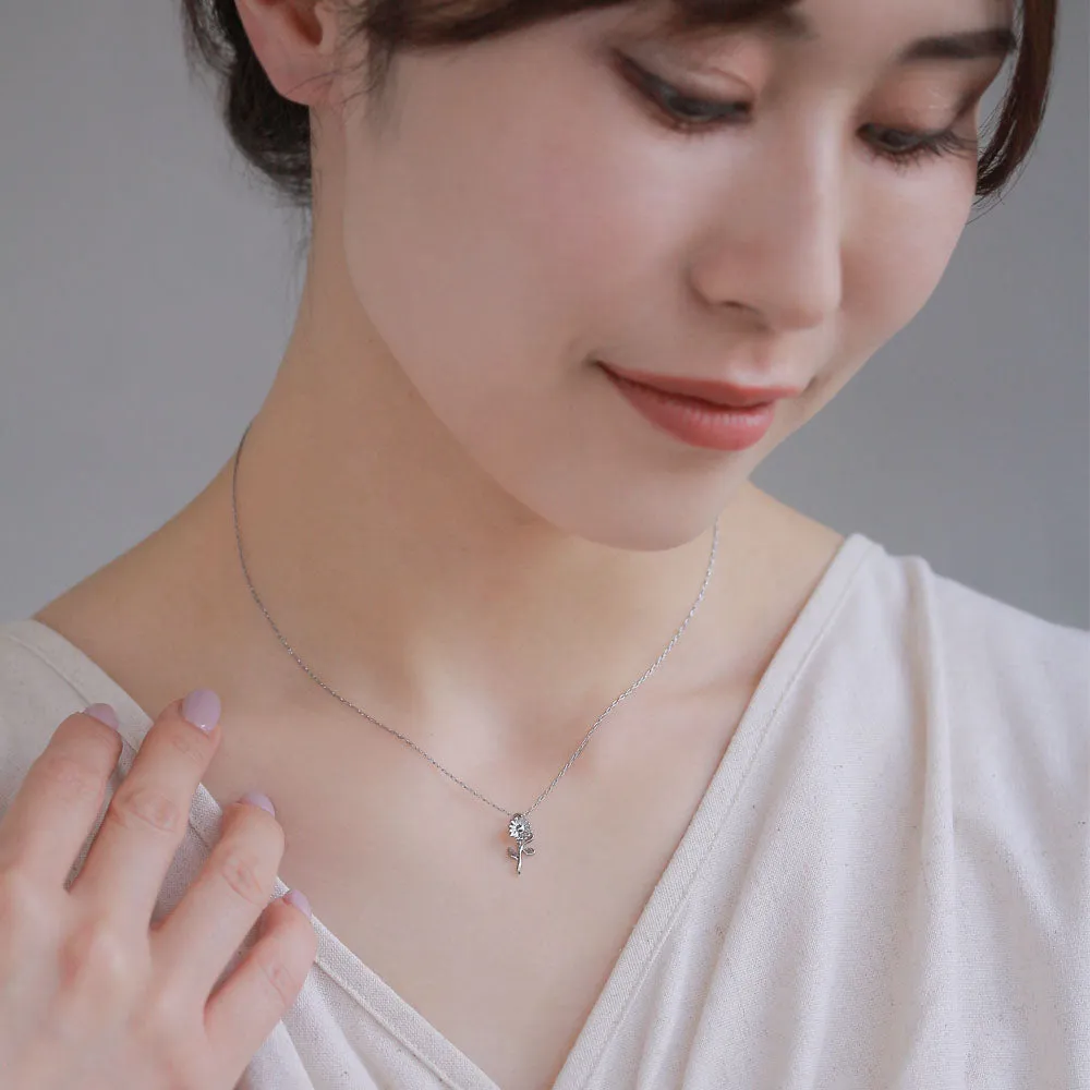 Marguerite Petite Necklace